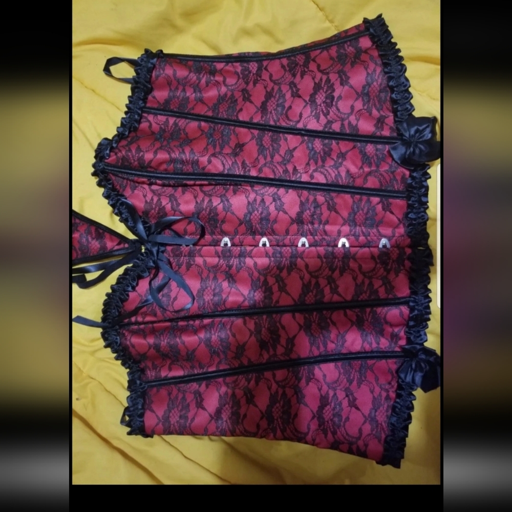 Corset - Picture 2 of 5